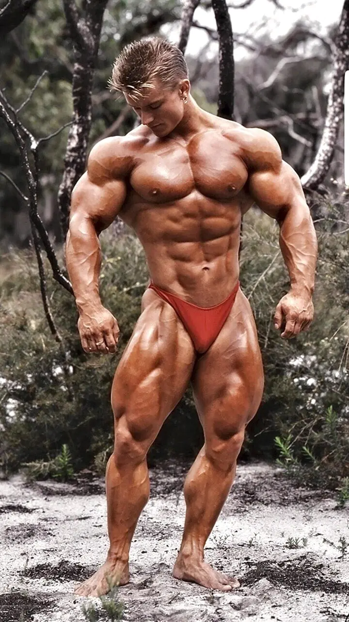 Bodybuilder posing to show lean muscle mass