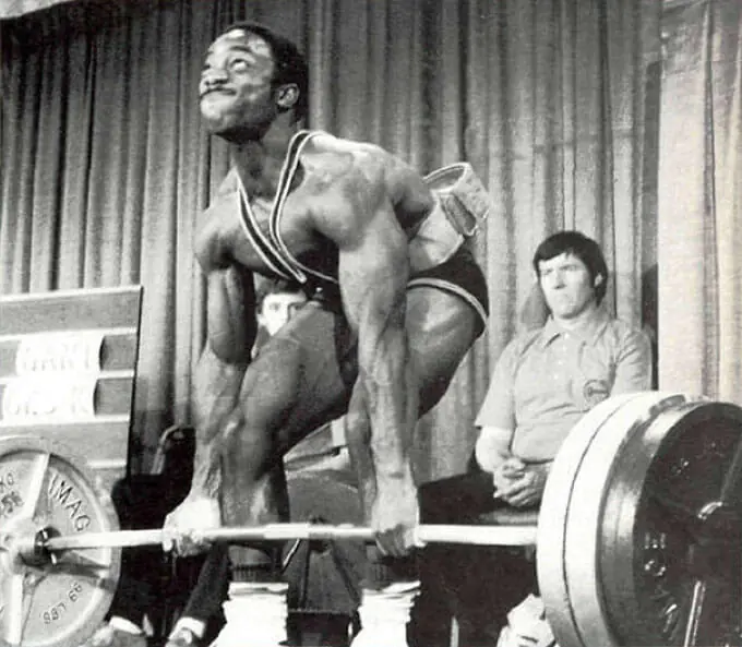 Lamar Gant deadlifting with weightlifting belt on backwards
