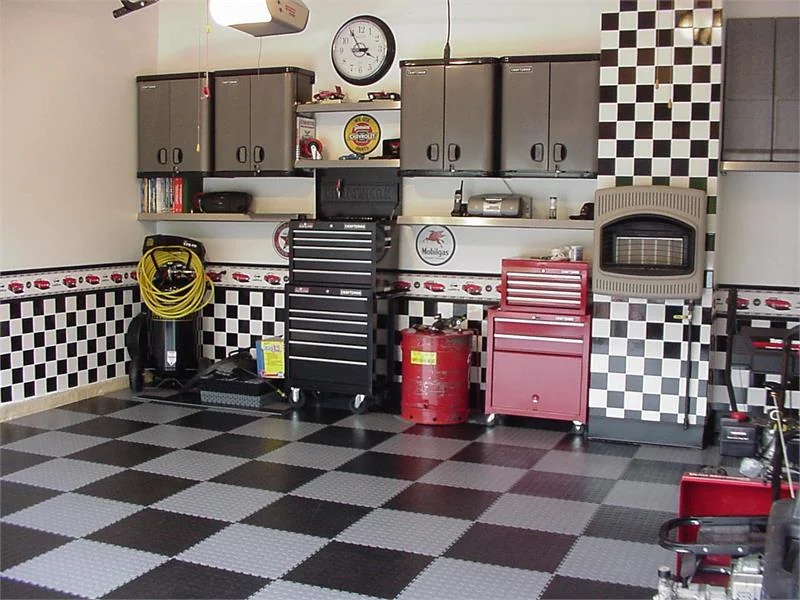 Evertile Lock-Tiles are perfect for garages, gyms and retail.