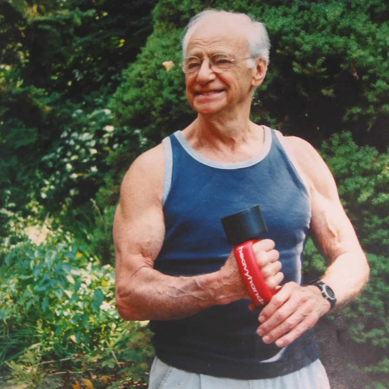 Len Schwartz showing his HeavyHands hand weights invention