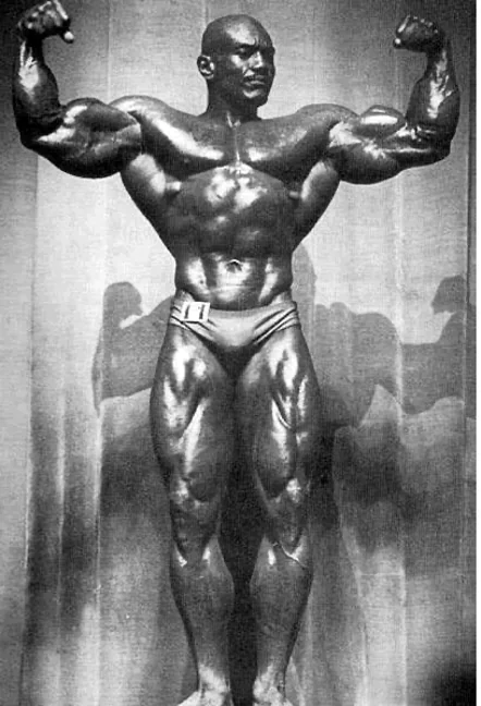 Sergio Oliva posing as a bodybuilder in 1972